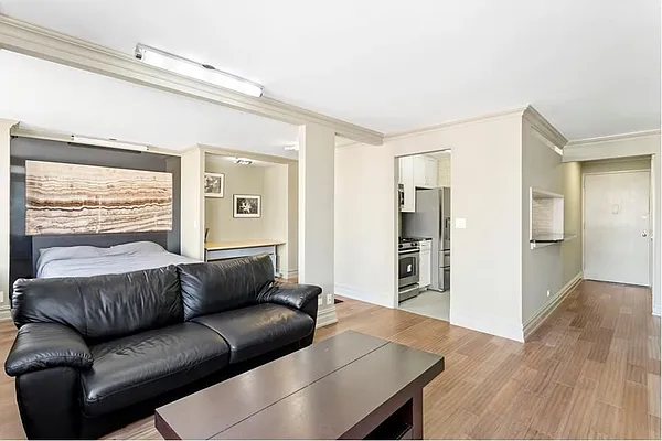 Sold by LG Fairmont Group | media 1