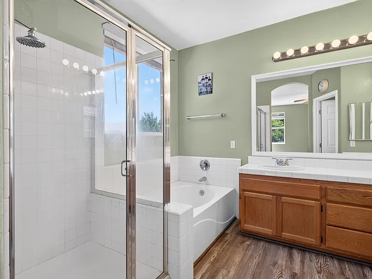 5230 Bay St — Photo 36