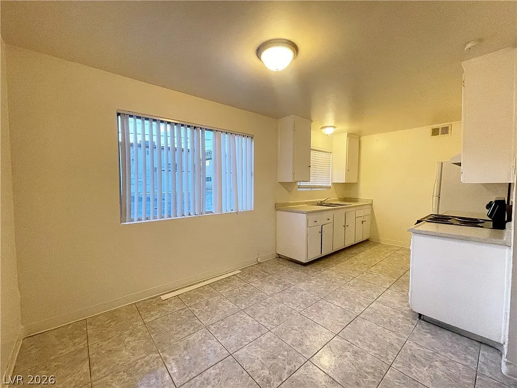 2 bed, 1.0 bath, 950 sqft, $890 — Photo 3