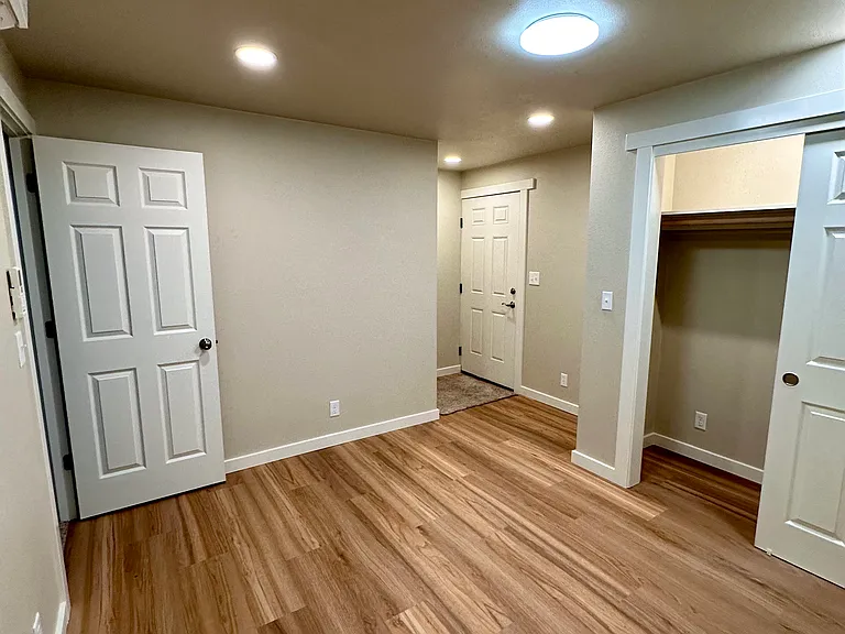 1727 NW Wall St #4 — Photo 3