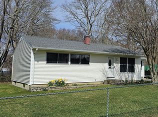 93 Oslo St, Mystic, CT 06355