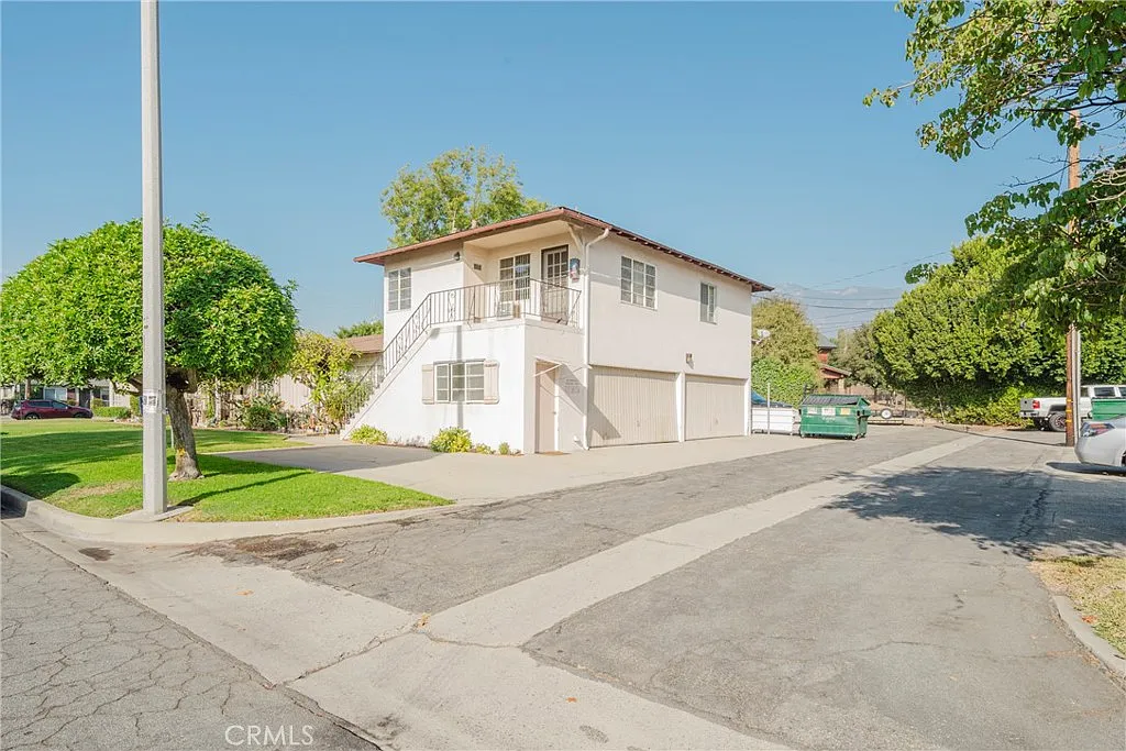 2 bed, 840 sqft, $2,600 — Photo 2
