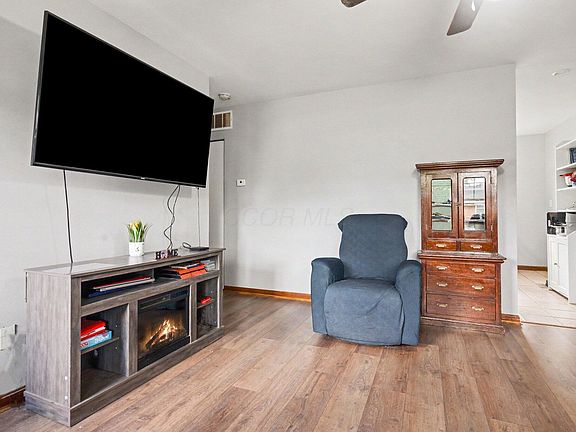4th image of 4715 Arnold Ave