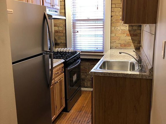 5th image of 203 E 19th St #25