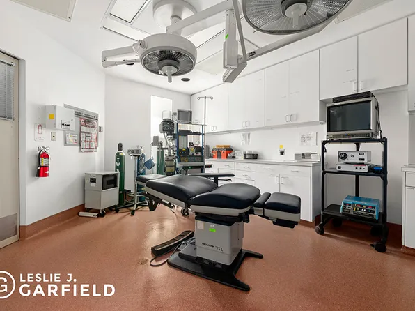 850 Park Avenue image 7 of 9