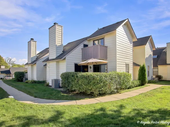 621 Chip Ct, Gurnee, IL 60031