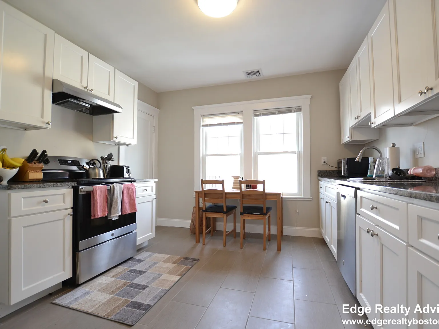 3 bed, 1350 sqft, $3,550 — Photo 2