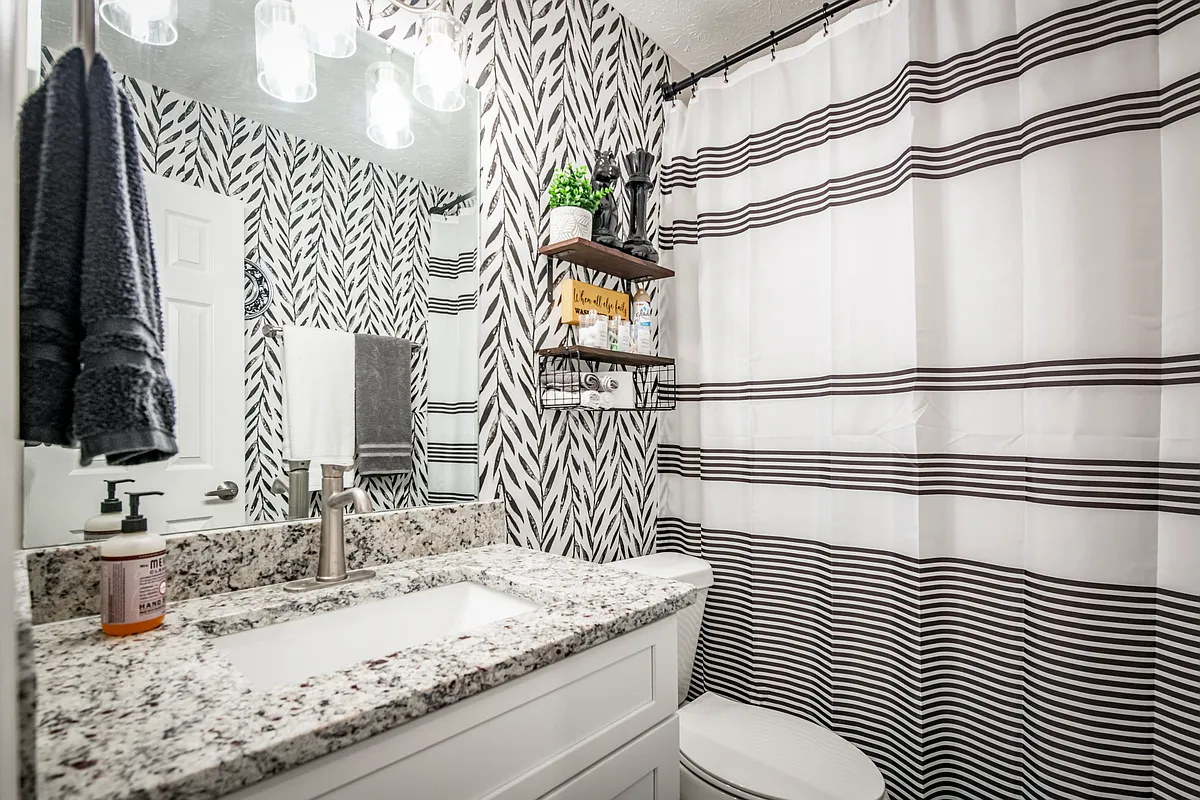 Bathroom - 4350 Wesley Pl