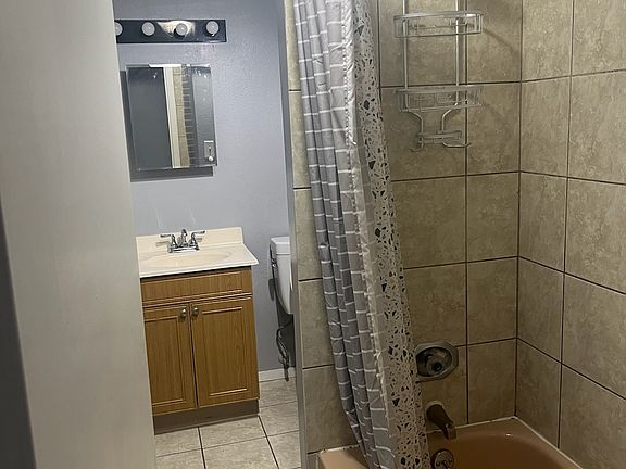 5th image of 572 Almond St #572