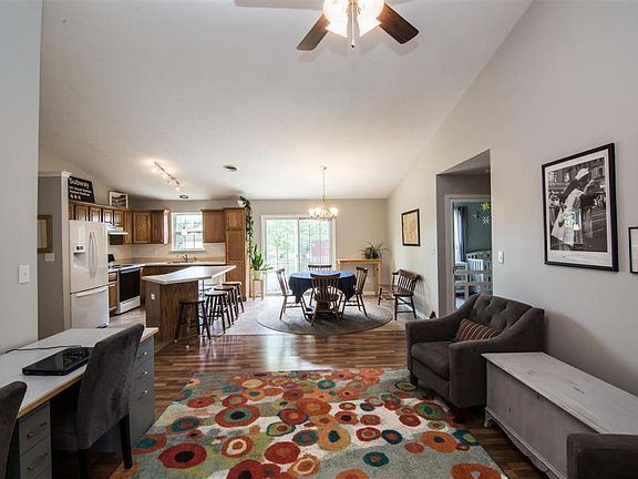 5th image of 13 Somerset Dr