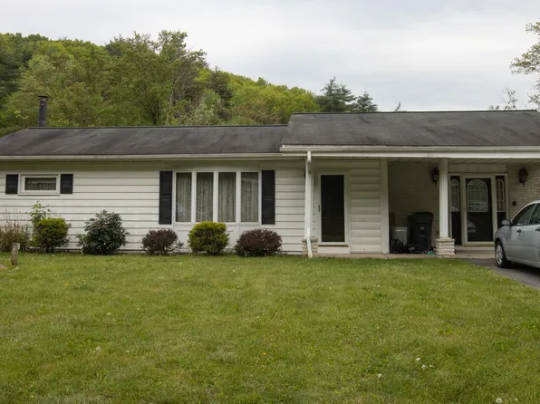 1 Ferndale Rd, New Philadelphia, PA 17959