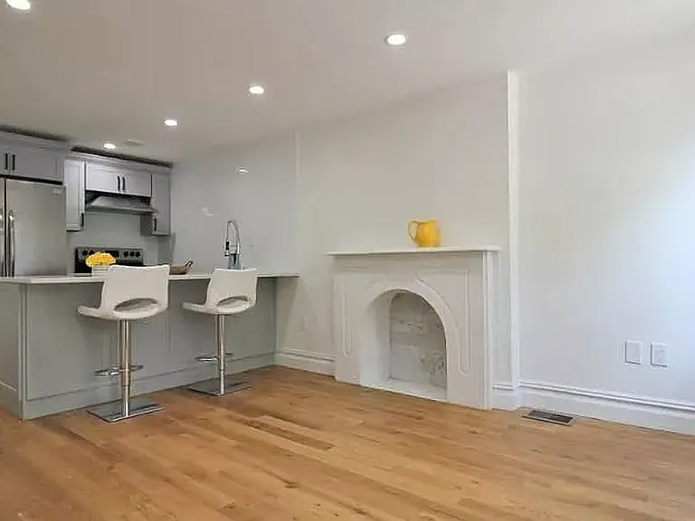 881 Park Ave #1 — Photo 3