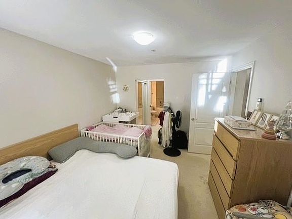 4th image of 5683 Hampton Pl #204