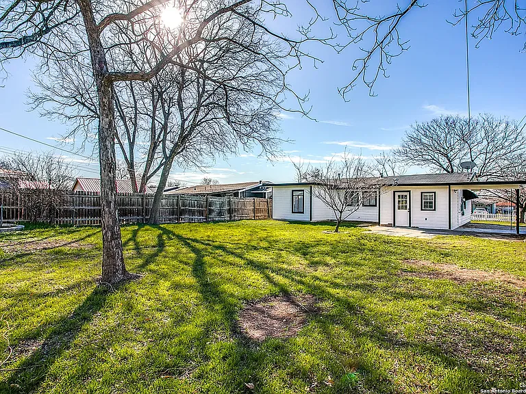 349 Laurelwood Dr — Photo 13