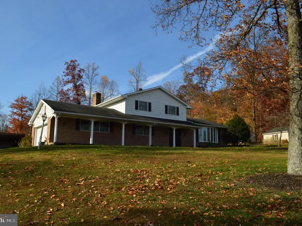 6605 Woodland Dr, Spring Grove, PA 17362