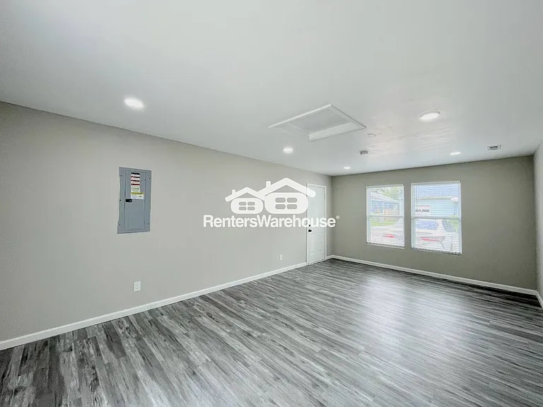 1054 Ivaloo St — Photo 12