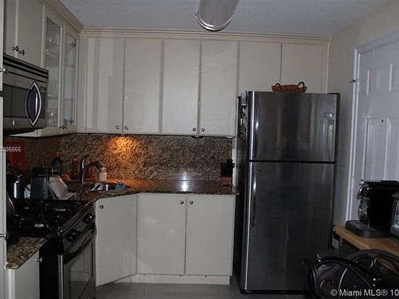2nd image of 3245 Virginia St APT 8