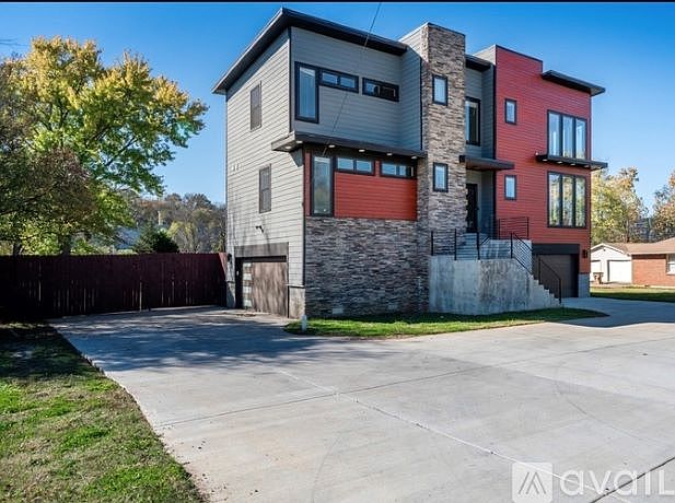 1st image of 3017 Hillhurst Dr