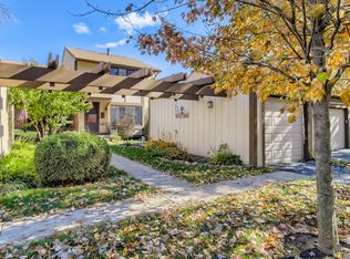 659 Glacier Trl, Roselle, IL 60172