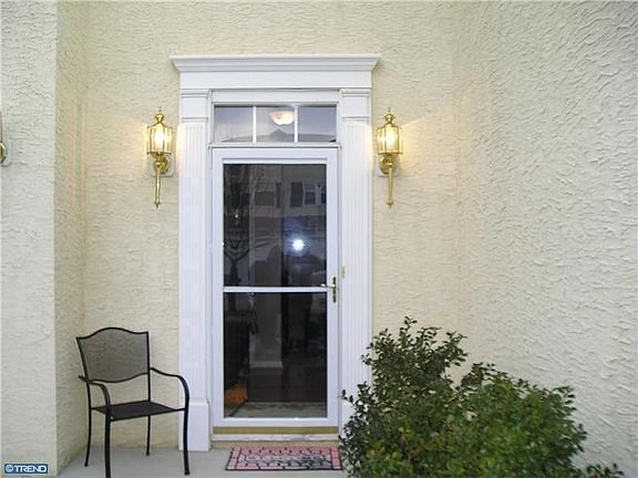 3rd image of 192 Gillespie Ave