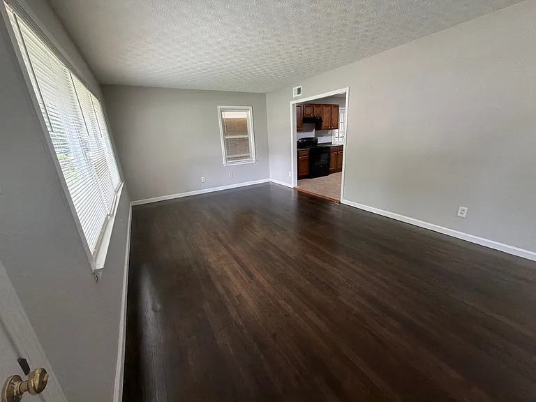3587 Hallbrook St — Photo 3