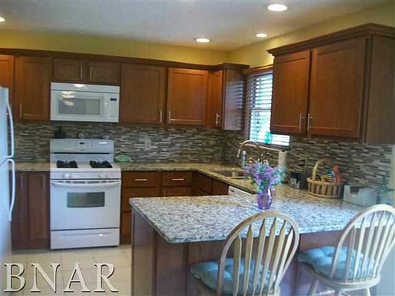 2nd image of 3419 Fountain Lake Dr