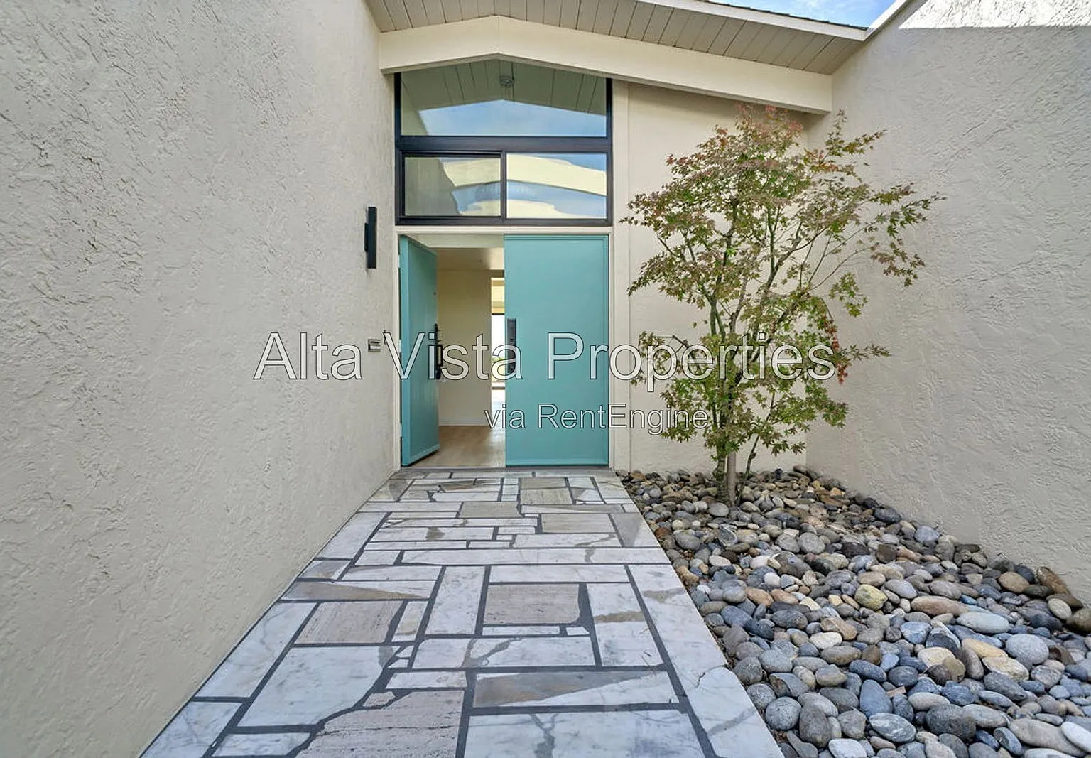 4 bed, 2.0 bath, 1912 sqft, $7,100 — Photo 2