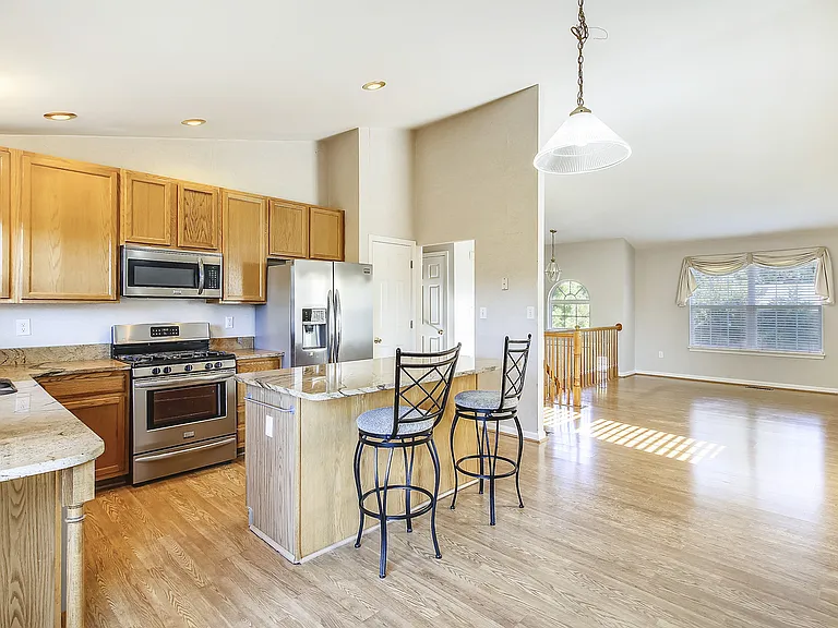 102 W Deer Park Rd — Photo 3