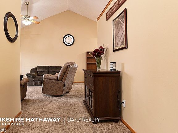 5th image of 4110 Norseman Ave