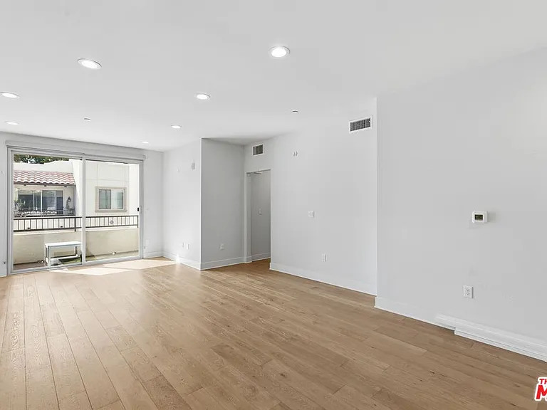 627 Deep Valley Dr #Penthouse 620 — Photo 2