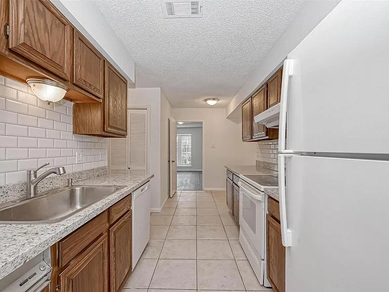 14179 Misty Meadow Ln — Photo 19