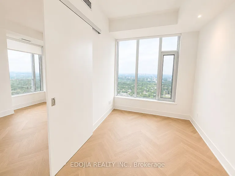 11 Yorkville Ave #6004 — Photo 4