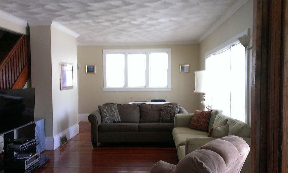 2nd image of 201 Elliott St