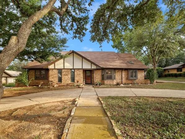 222 Lamesa Dr, Highland Village, TX 75077