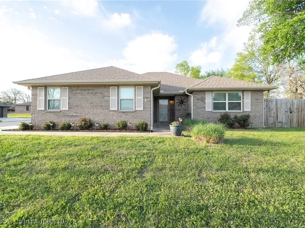 604 SW 11th St, Muldrow, OK 74948