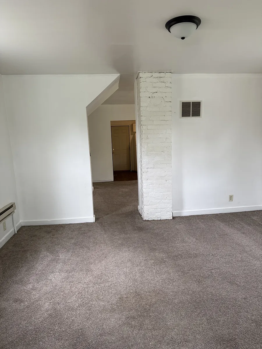 Building Photo - 5009 Hoagland Ave