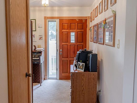 3rd image of 118 Pine St