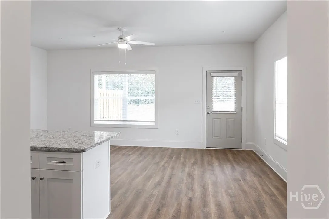 2 bed, 2.5 bath, 1800 sqft, $1,695 — Photo 3