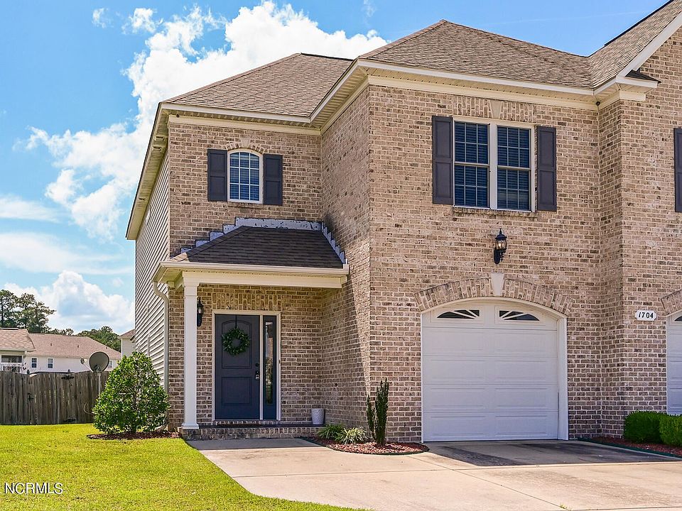 1st image of 1704 Brook Hollow Dr