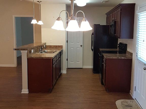 kitchen/dining area