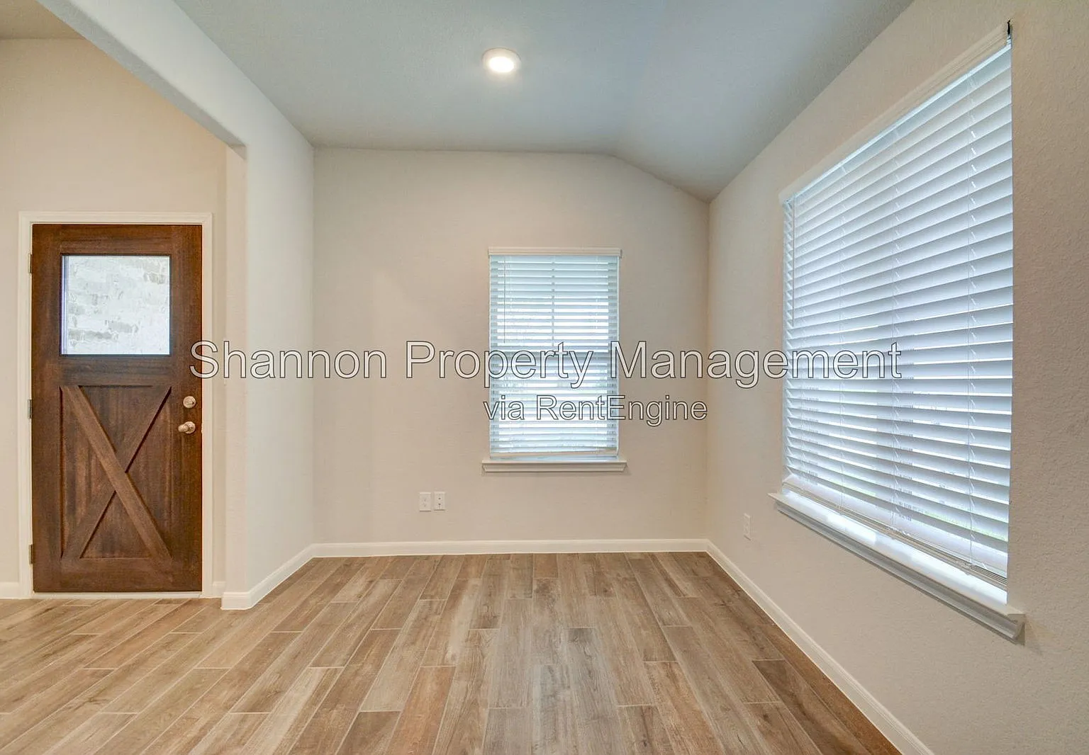 4 bed, 2.0 bath, 1737 sqft, $2,600 — Photo 4