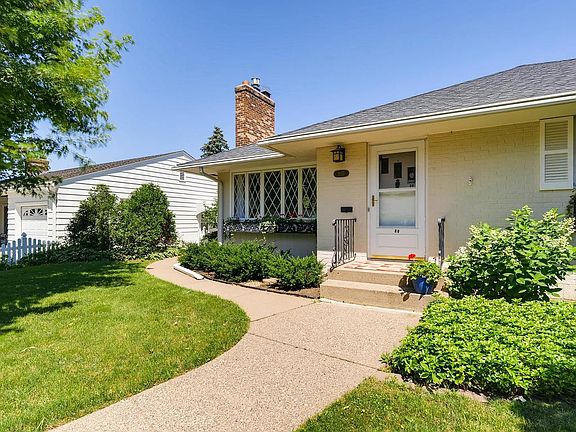 3rd image of 1855 Saunders Ave
