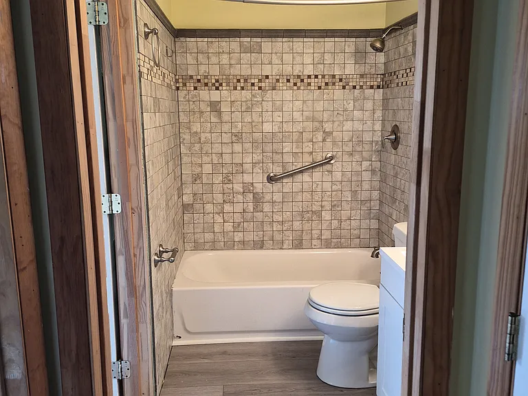 2155 W 21st St — Photo 16