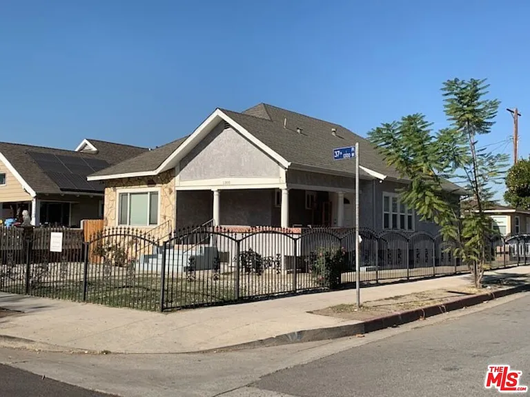 1305 W 37th Pl — Photo 1
