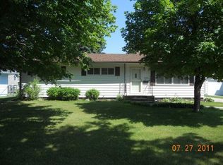 1606 Stephens Dr, Crookston, MN 56716