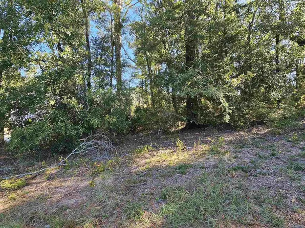 5720 Riviera Dr, Milton, FL 32583