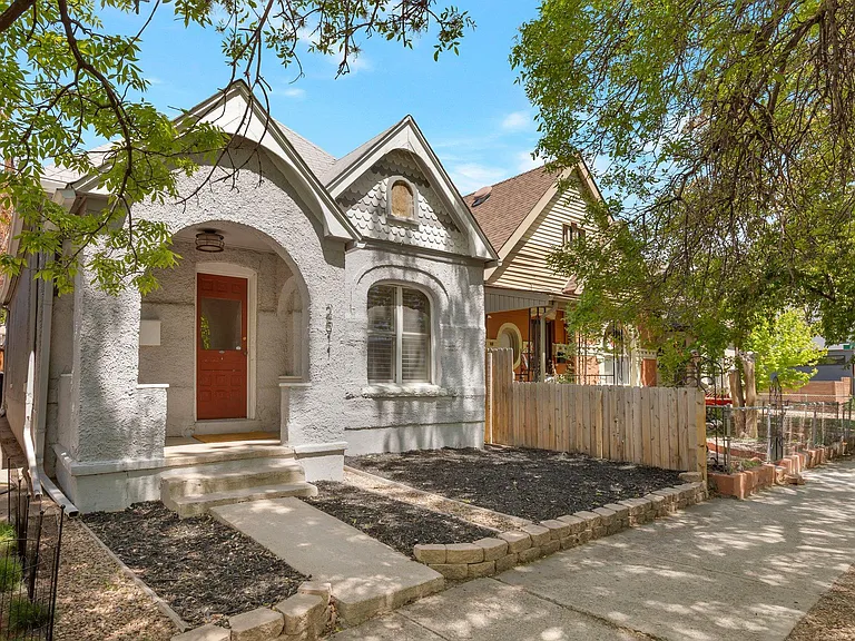 2511 W Caithness Pl — Photo 2