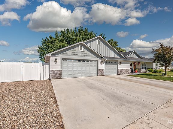 2nd image of 110 Grizzly Dr