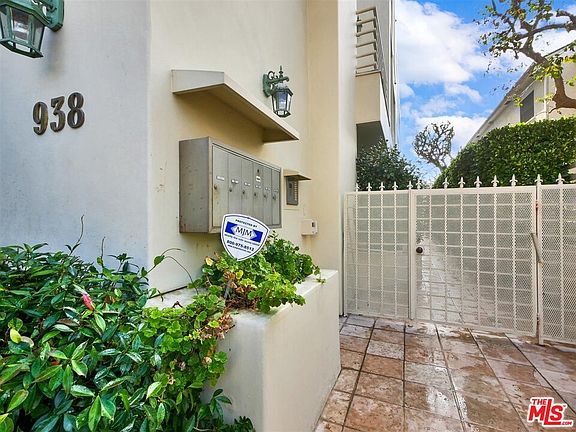 3rd image of 938 12th St APT 102