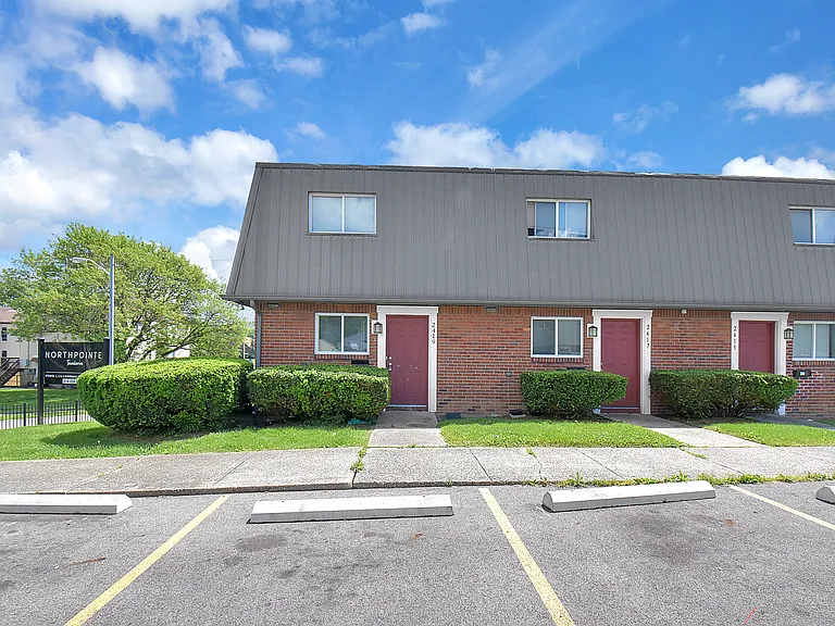 2409 Belcher Dr — Photo 3